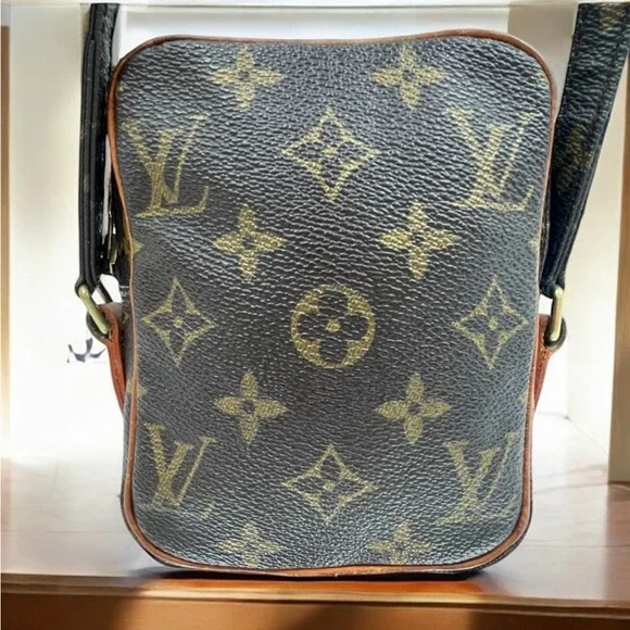 AUTH Louis Vuitton Mini DANUBE Monogram + COA Crossbody Shoulder Bag RARE SIZE! - Picture 3 of 17